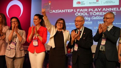 Milli Olimpiyat Komitesi, Fatma Şahin'i Türkiye'nin ilk “Fair Play Annesi” seçti